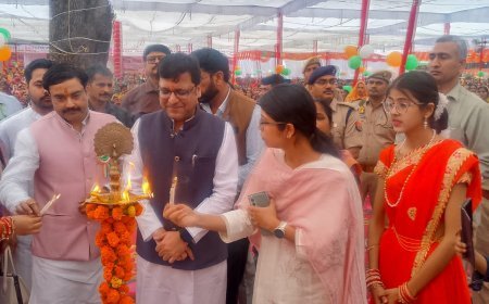 Hardoi : स्वयं सहायता समूह की महिलाओं को मिलीं सिलाई मशीनें, नितिन अग्रवाल ने किया सरस मेले का उद्घाटन