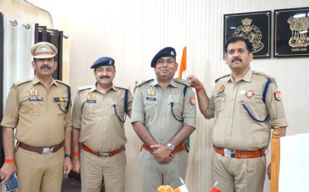 Sitapur : लहरपुर सीओ आलोक प्रसाद बने अपर पुलिस अधीक्षक, एसपी ने कंधे पर लगाया अशोक स्तंभ