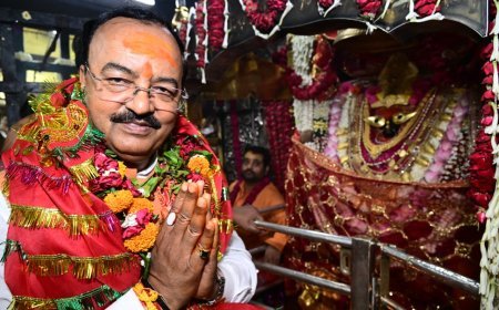 Lucknow : माँ विंध्यवासिनी के दरबार में उप मुख्यमंत्री केशव प्रसाद मौर्य ने टेका मत्था, प्रदेश की सुख-समृद्धि की कामना की