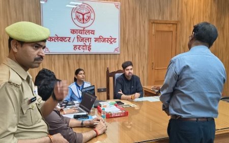 Hardoi: मिशन शक्ति के तहत छात्रा बनी एक दिन की जिलाधिकारी, जनसुनवाई में 76 शिकायतों के त्वरित निस्तारण के निर्देश। 