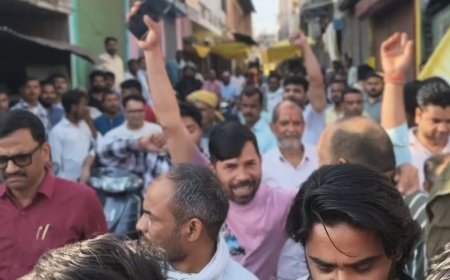 Barabanki : खाद्य विभाग की छापेमारी के विरोध में बाराबंकी के व्यापारी उतरे सड़कों पर, गल्ला मंडी में दुकानें बंद कर किया प्रदर्शन