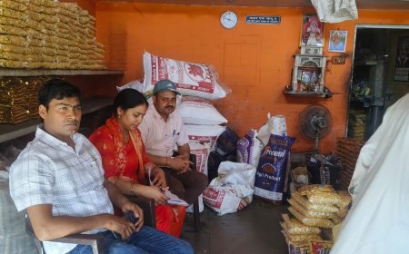 Hathras : नवरात्रि में खाद्य विभाग की बड़ी कार्रवाई, दुकानों से लिए गए नमूने और कमियां मिलने पर नोटिस जारी