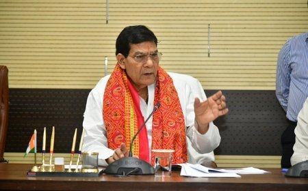 Lucknow: गर्मी को लेकर ऊर्जा मंत्री सख्त, तैयारियों की गहन समीक्षा, ट्रिपिंग की समस्या को लेकर सुधार के कड़े निर्देश। 