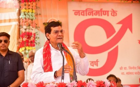 Lucknow: मंत्री ए के शर्मा की प्रेरक पहल, प्रभार जनपद भदोही में आत्म लक्ष्य निर्धारित कर उसे प्राप्त करने का दिलाया संकल्प। 