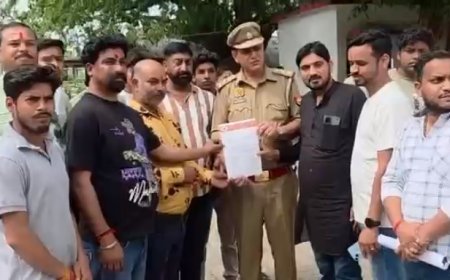 Hardoi: विश्व हिंदू परिषद ने सपा नेता पर की कड़ी कार्रवाई की मांग, कोतवाली में दी तहरीर।