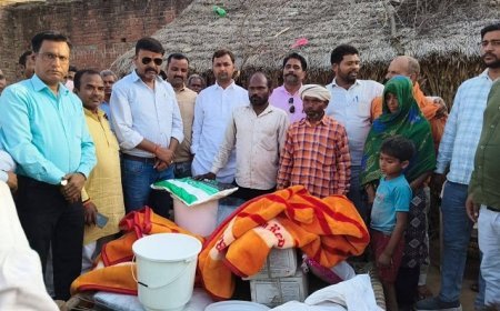 Hardoi: हरपालपुर क्षेत्र में आग का कहर: दो गांवों में घर जले, रेड क्रॉस ने पहुंचाई राहत। 