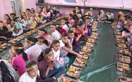 Lucknow : कस्तूरबा गांधी विद्यालय में कन्या पूजन, 75 बालिकाओं को मिला आशीर्वाद और उपहार