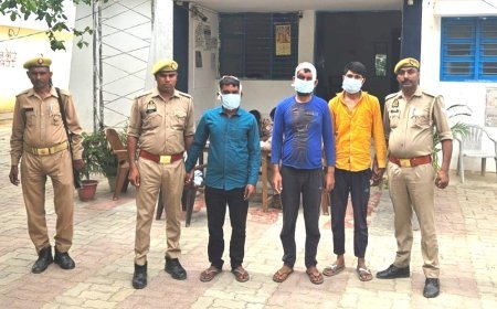 Hardoi : पुलिस ने भूमि विवाद में बुजुर्ग की मौत के मामले में तीन आरोपियों को लाठियों सहित किया गिरफ्तार