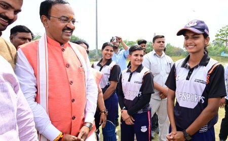 Lucknow : महिला क्रिकेट प्रतिभाओं को मिला प्रोत्साहन, उप मुख्यमंत्री केशव प्रसाद मौर्य ने बढ़ाया खिलाड़ियों का मनोबल