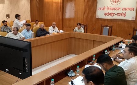 Hardoi: उद्योग-व्यापार बंधु बैठक में सीडीओ सान्या छाबड़ा के सख्त निर्देश, निवेश मित्र पोर्टल पर लंबित मामलों के त्वरित निस्तारण पर जोर।