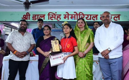 Hardoi: रजनी तिवारी की मौजूदगी में श्री डाल सिंह मेमोरियल स्कूल का वार्षिक परीक्षा परिणाम घोषित, मेधावी छात्र-छात्राओं को सम्मान। 