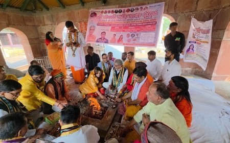 Pilibhit: माधोटांडा स्थित गोमती नदी के उद्गम तट पर वन मंत्री अरुण कुमार  ने गोमती दर्शन यात्रा का हवन पूजन कर किया श्रीगणेश। 