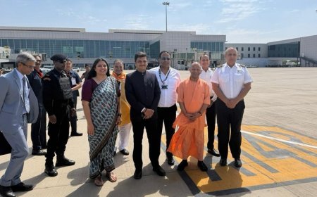 ऐतिहासिक क्षण: जेवर से पहली उड़ान, राज्यपाल आनंदीबेन पटेल व सीएम योगी ने किया लखनऊ का सफर।