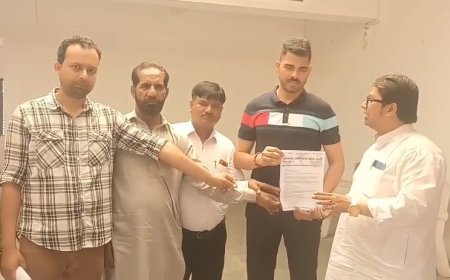 Sambhal: सम्भल में एम्स की मांग तेज: आजाद अधिकार सेना ने प्रधानमंत्री के नाम सौंपा ज्ञापन।