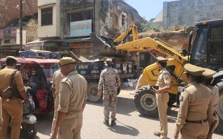 Ayodhya: जाम के झाम से निजात दिलाने के लिए शहर फैजाबाद अयोध्या में गरजा बुलडोजर। 