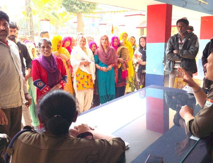 Bajpur : महिला ने पुत्री के साथ छेड़छाड़ का आरोप लगाकर कोतवाली में दी तहरीर