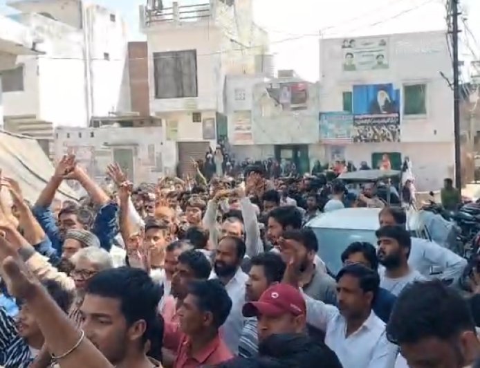 Sambhal : सम्भल में अयातुल्ला अली खामनेई की मौत की खबर पर उबाल, हजारों शिया समुदाय का प्रदर्शन