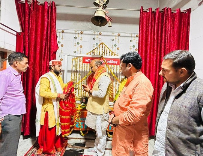 Hardoi: मां ज्वाला देवी की ज्योति संग भव्य जागरण सम्पन्न, देर रात तक भजनों पर थिरके भक्त। 