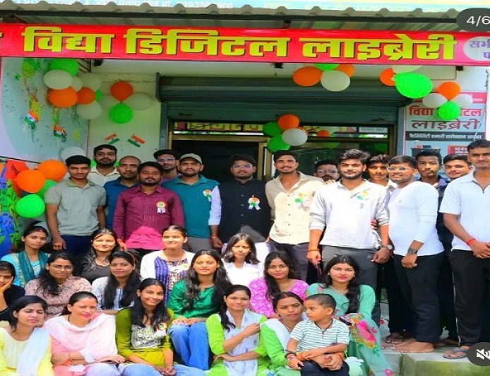 सीएम युवा उद्यमी विकास अभियान से बदली तकदीर: आजमगढ़ के अविनाश ने बनाई डिजिटल लाइब्रेरी चेन।