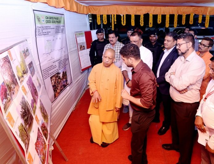 मुख्यमंत्री योगी ने पांडेयपुर मेडिकल कॉलेज निर्माण स्थल का किया दौरा, तेजी से पूरा करने के दिए निर्देश ।