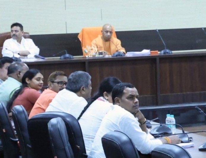 Varanasi: श्री काशी विश्वनाथ धाम में नहीं मिलनी चाहिए दर्शनार्थियों के साथ दुर्व्यवहार की शिकायत- मुख्यमंत्री