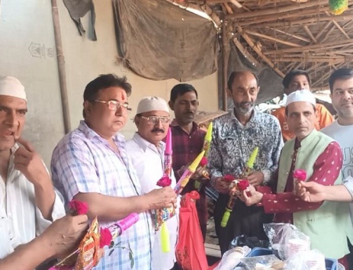सम्भल में सौहार्द की मिसाल: होली पर पिचकारी, रमज़ान में खजूर बांटकर दिया भाईचारे का संदेश।
