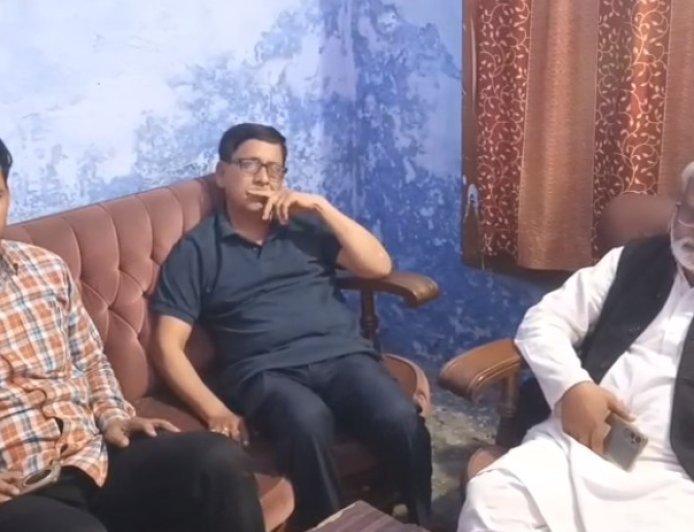 Sambhal: ईरान में जंग के बीच सिरसी के छात्रों की सलामती की खबर, परिवारों की सरकार से सुरक्षित वापसी की अपील। 