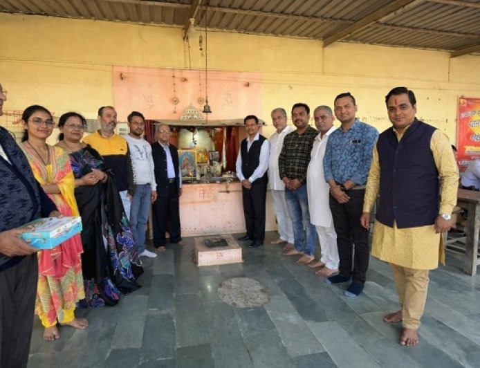 Hathras : वृद्धाश्रम में होली मिलन एवं निःशुल्क स्वास्थ्य शिविर का आयोजन। 