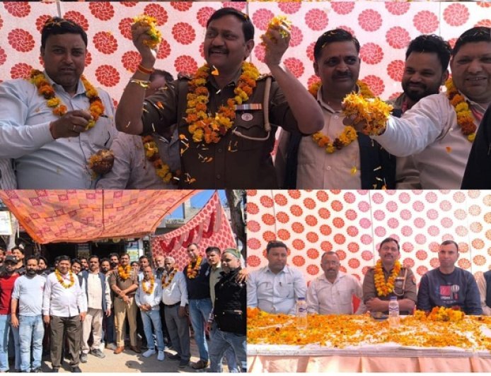 Saharanpur: प्रेस कल्ब छुटमलपुर व दर्पण न्यूज परिवार ने मनाया फूलो का होली पर्व थाना प्रभारी भी हुए शामिल। 