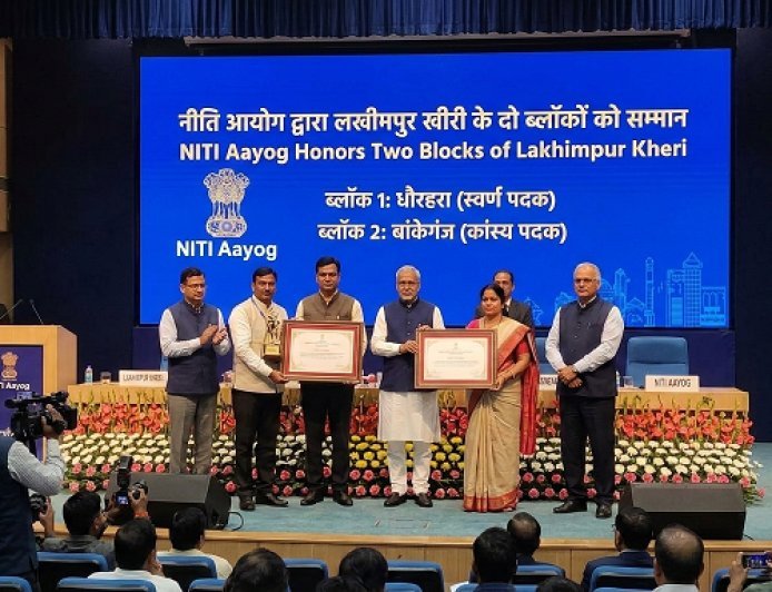 Lucknow: योगी सरकार ने राष्ट्रीय स्तर पर हासिल की एक और बड़ी उपलब्धि, नीति आयोग से लखीमपुर खीरी के दो ब्लॉकों को मिला सम्मान। 
