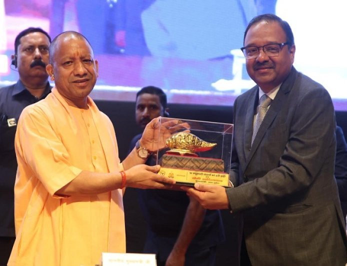 Lucknow: सेफ यूपी की ओर बड़ा कदम: CM योगी ने 50 QRT वाहनों को दिखाई हरी झंडी