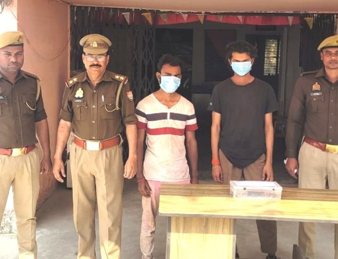 Hardoi : अरवल पुलिस ने दो आरोपियों को अवैध हथियार के साथ गिरफ्तार किया