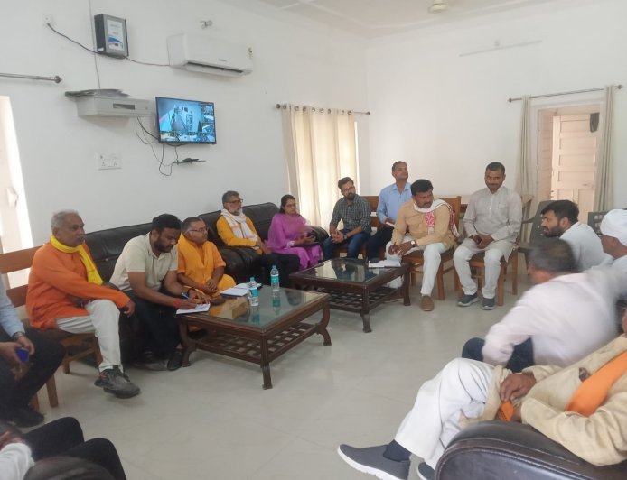 Lucknow : गोसंरक्षण स्पेशल स्टोरी- आईआईटियन को यूपी में दिखी अपार संभावनाएं, 300 गोशालाओं में लगाएंगे बायोगैस का प्लांट