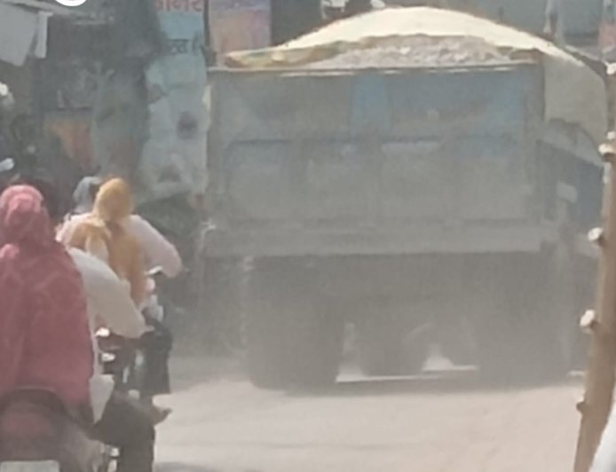 Saharanpur : मुजफ्फराबाद में बिना रायल्टी प्रशासन को चुनौती ट्रैक्टर-ट्रॉली से अवैध खनन का खेल फिर सक्रिय