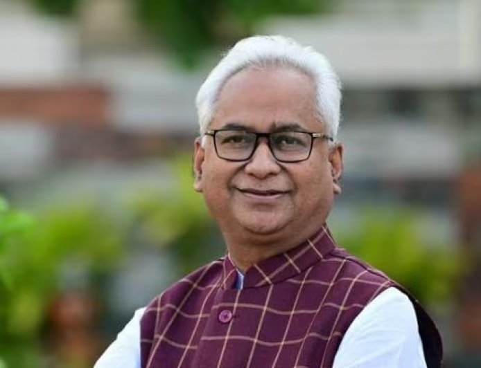 'बिना खाता खोले भी जीत जाती टीम इंडिया…', भारत की टी20 विश्व कप जीत पर लखनऊ विधायक नीरज बोरा का अमित शाह पर तंज। 