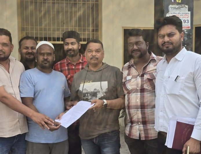 Bajpur: सफाई न होने से सुल्तानपुर नगर में गंदगी का अंबार, ईद से पहले उठी सफाई की मांग। 