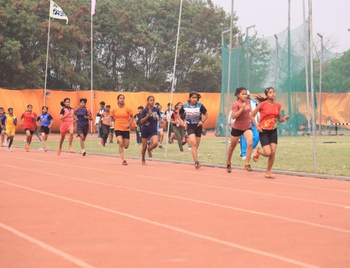 Lucknow : मंत्री संदीप सिंह ने अयोध्या में 36वीं राज्य स्तरीय बेसिक बाल क्रीड़ा प्रतियोगिता का किया उद्घाटन