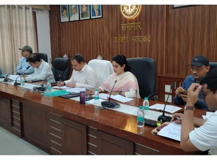 Moradabad : जिलाधिकारी अनुज सिंह ने 50 लाख से अधिक की परियोजनाओं की समीक्षा में दिखाई सख्ती