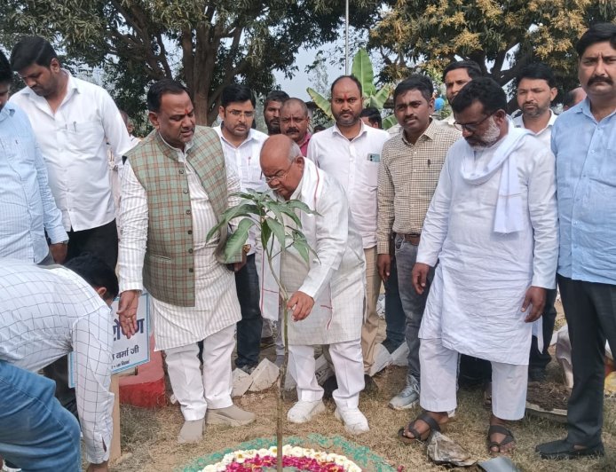 Sitapur : जल अर्पण कार्यक्रम, ग्राम पंचायत को सौंपी गई पेयजल योजना की जिम्मेदारी