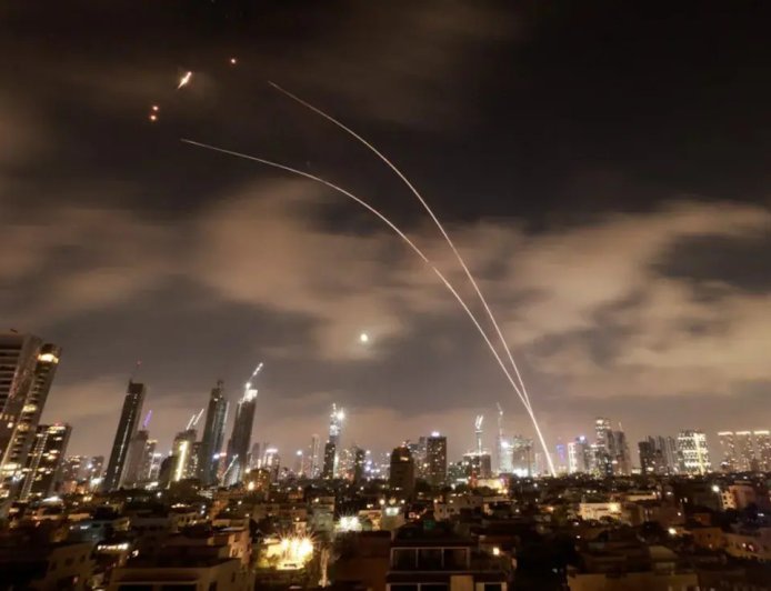 आधी रात तेहरान में भयंकर हवाई हमले: 20 से अधिक स्थानों पर विस्फोट, ट्रंप बोले- 'बहुत जल्द खत्म होगा युद्ध', लेकिन....