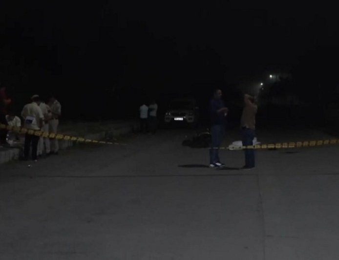 दिल्ली में भीषण मुठभेड़: शाहाबाद डेयरी में 11 राउंड फायरिंग, दो बदमाश घायल, बवाना कारोबारी हत्याकांड के फरार आरोपी एनकाउंटर में पकड़े।