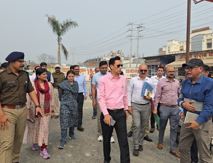 Udham Singh Nagar : मंडल आयुक्त दीपक रावत ने जिला विकास प्राधिकरण कार्यालय का निरीक्षण किया