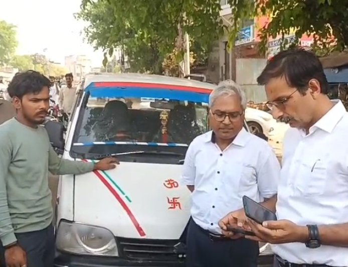 Sambhal: ओवरलोड और डग्गामार वाहनों पर प्रशासन का शिकंजा, 15 वाहनों के काटे चालान। 