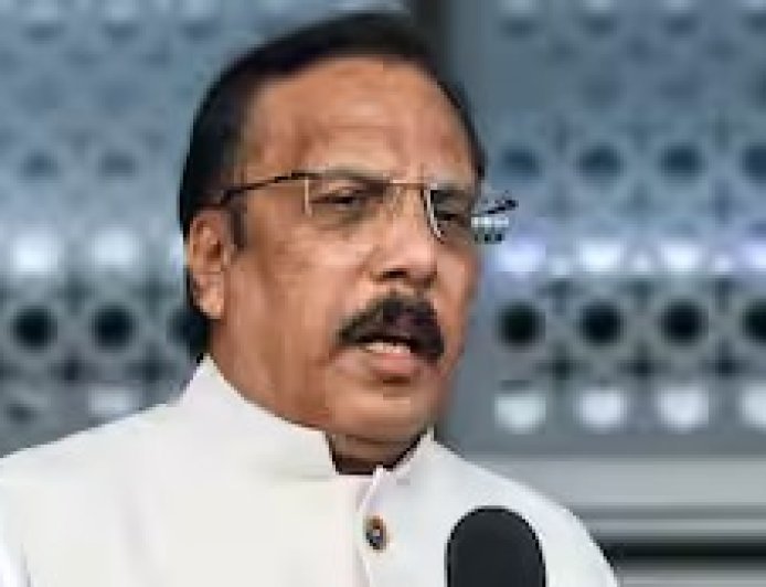 दिल्ली में कमर्शियल एलपीजी संकट पर सपा सांसद राजीव राय ने सरकार पर साधा निशाना।