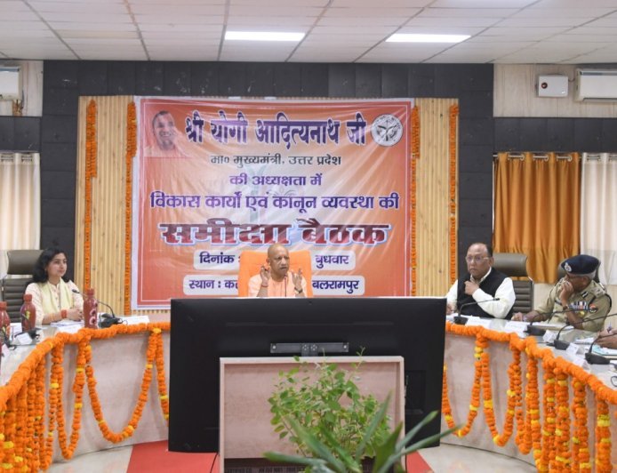 Balrampur : चैत्र नवरात्रि को लेकर सभी तैयारी समय से पूर्ण करें- मुख्यमंत्री