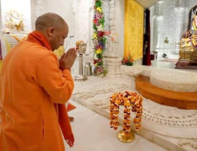 Ayodhya : सीएम योगी ने श्रीराम मंदिर व हनुमानगढ़ी में किया दर्शन-पूजन