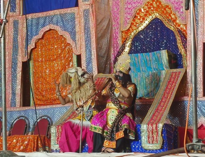 Lakhimpur- Kheri : रामवाटिका धाम में भक्त प्रह्लाद लीला का भावपूर्ण मंचन, श्रद्धालु भावविभोर हुए