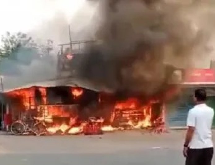 ओडिशा के अंगुल में गैस सिलेंडर फटने से भीषण आग, 10 से अधिक दुकानें जलकर राख।