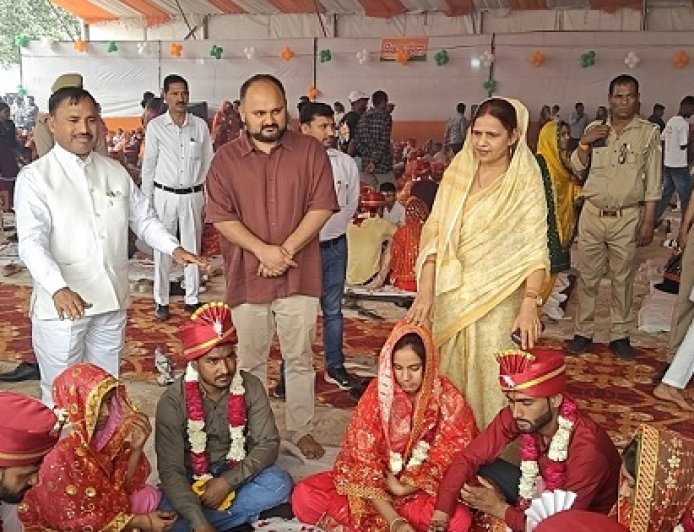 Hapur: मुख्यमंत्री सामूहिक विवाह योजना में 517 जोड़े बने हमसफर, शहनाइयों से गूंजा हापुड़। 