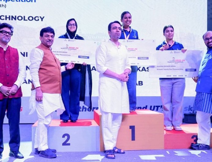 Agra: आगरा में ‘इंडिया स्किल्स 2025–26’ नॉर्थ रीजनल प्रतियोगिता का भव्य समापन, केंद्रीय मंत्री जयंत चौधरी ने विजेताओं को किया सम्मानित। 